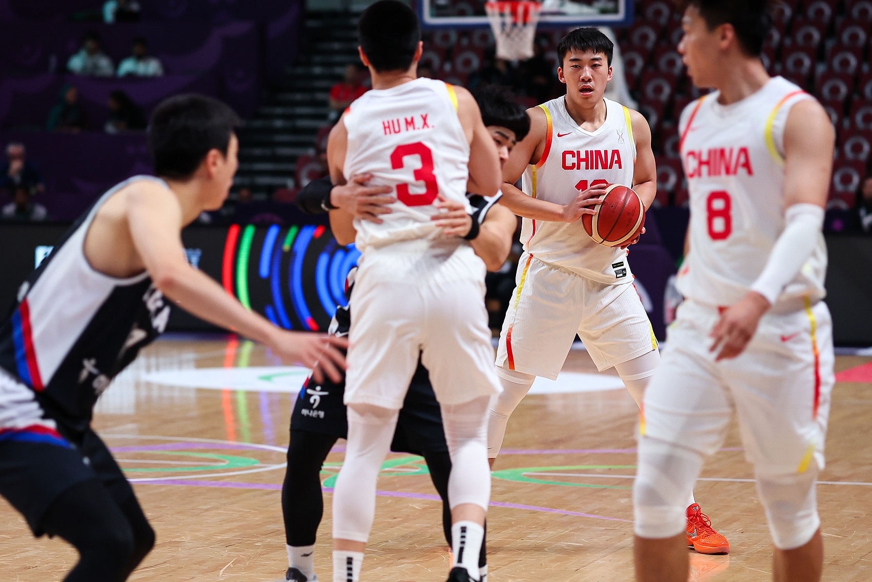 爱游戏下载-包含广厦男篮训练开放日,转会期扳平良机引欢呼,德甲在即,身体对抗强度拉满的词条