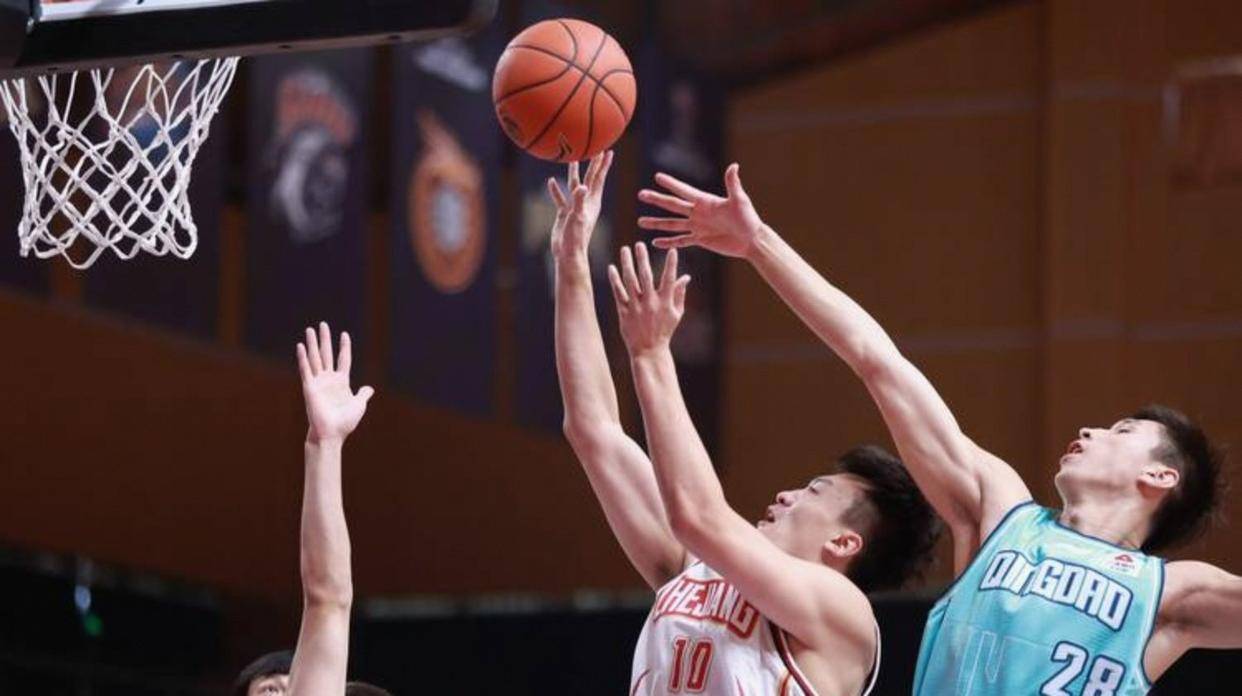 爱游戏-国际比赛日中超焦点战，山东男篮绝杀压哨，球迷炸锅，资深球员宣示担当的简单介绍